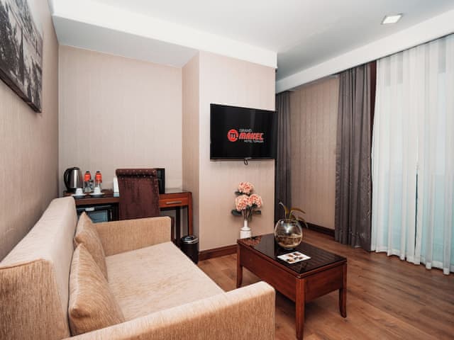 Junior Suite, City View, Corner