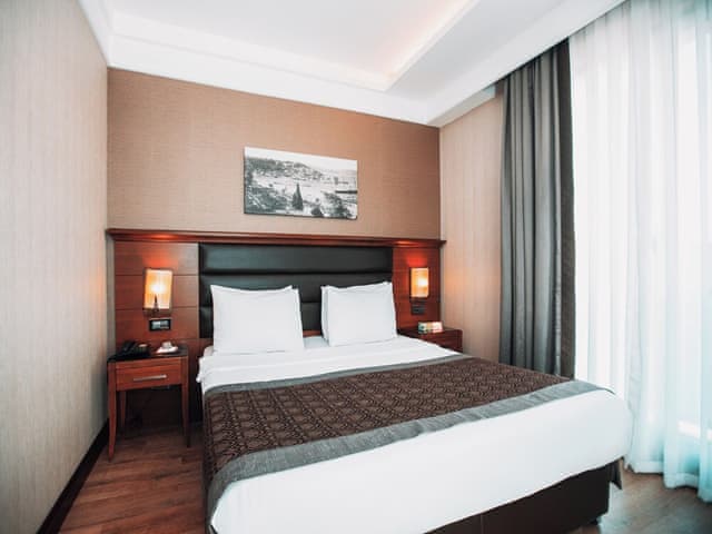 Junior Suite, City View, Corner