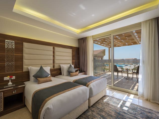 Family Room PV (2 Adults + 2 Children)