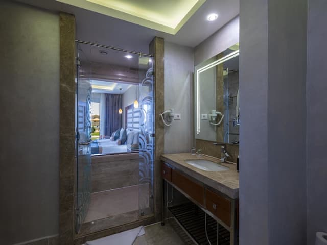 Havuz Manzaralı Delüks Oda