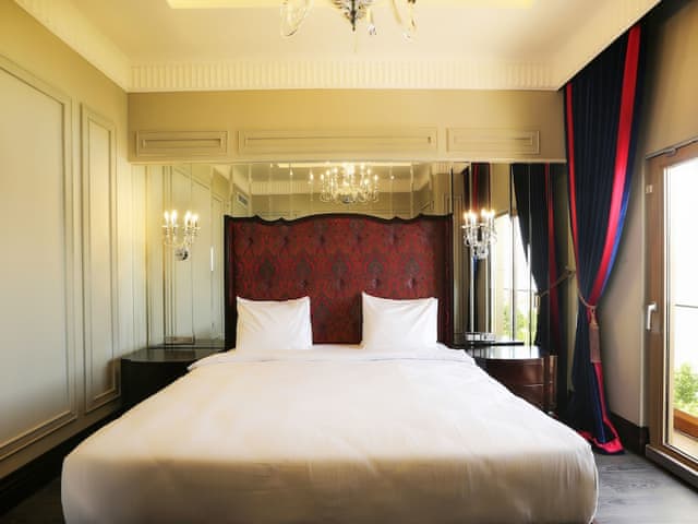 Suite, 1 King Bed, Non Smoking