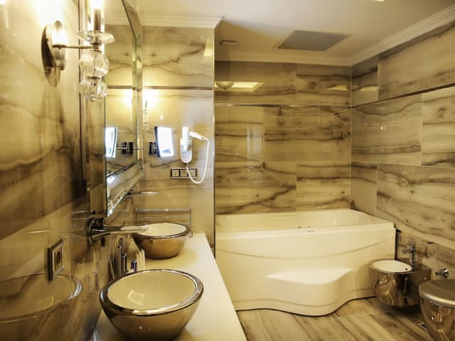 Suite, 1 King Bed, Non Smoking