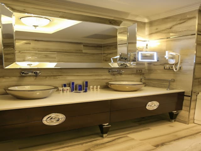 Suite, 1 King Bed, Non Smoking