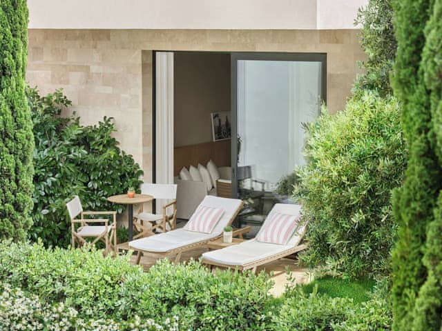 Loft, 1 King Bed with Sofa bed, Garden View
