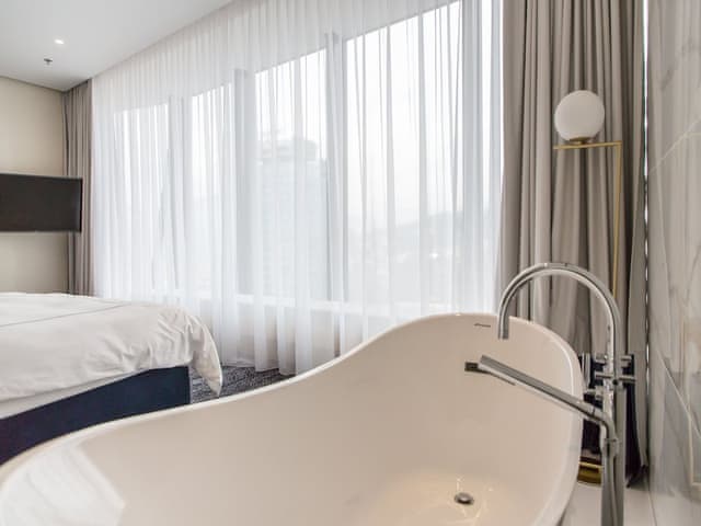 Executive Suite, 1 King Bed with Sofa bed (Panorama)