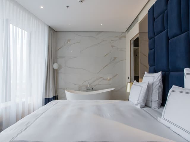 Executive Suite, 1 King Bed with Sofa bed (Panorama)