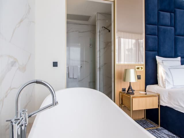 Executive Suite, 1 King Bed with Sofa bed (Panorama)