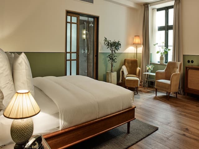 Sanders Bedroom Plus