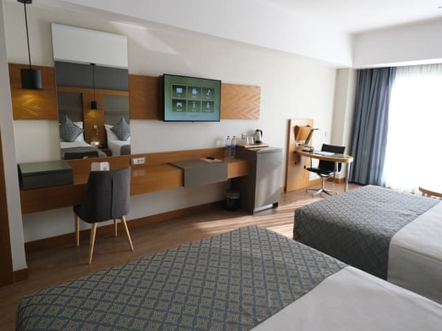 Deluxe Suite Side Sea View