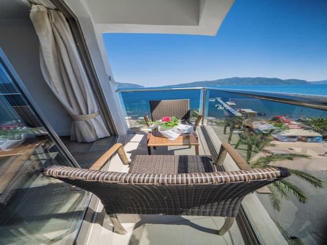 Standard Double or Twin Room (Side Sea View)