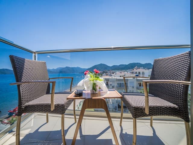 Standard Double or Twin Room (Side Sea View)