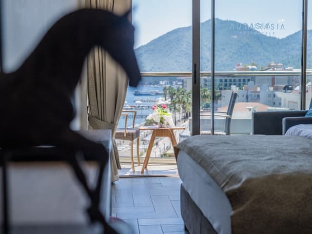 Standard Double or Twin Room (Side Sea View)