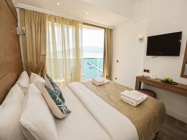Standard Double or Twin Room (Side Sea View)