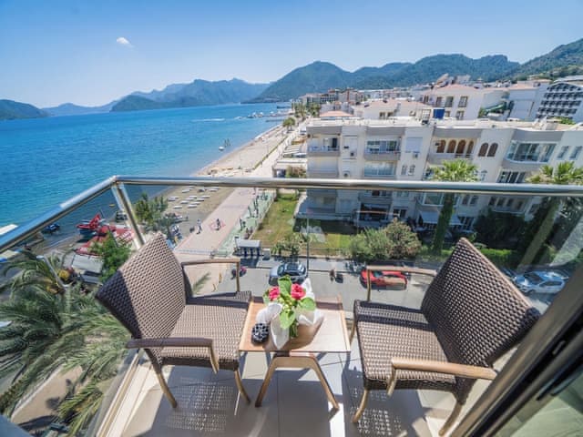 Standard Double or Twin Room (Side Sea View)