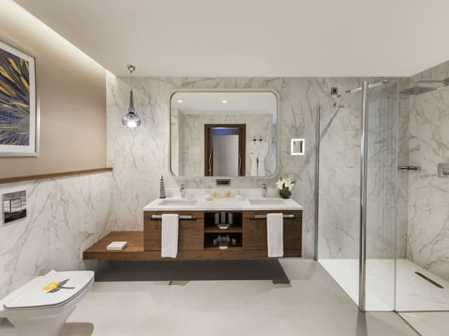 Suite with King Size Bed