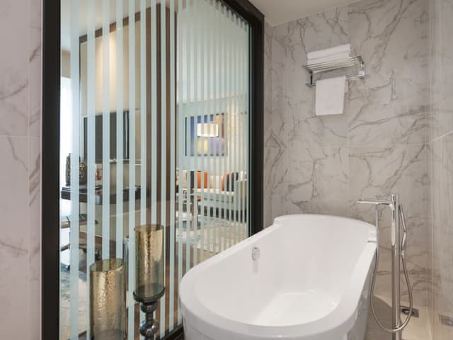 Suite with King Size Bed