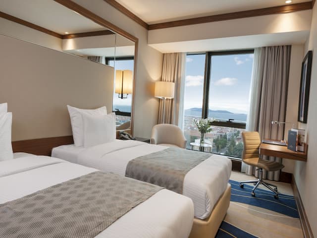 Deluxe Room with 2 Single Beds, Sea View