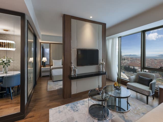 Suite with King Size Bed, Sea View