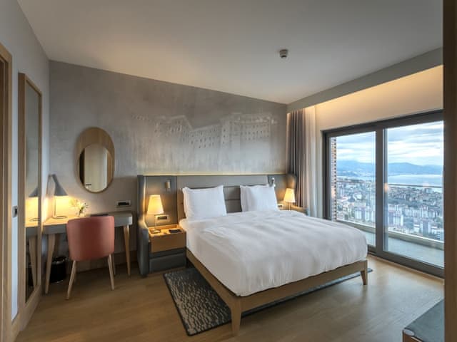 Suite, 1 Bedroom, Balcony (Panoramic View)