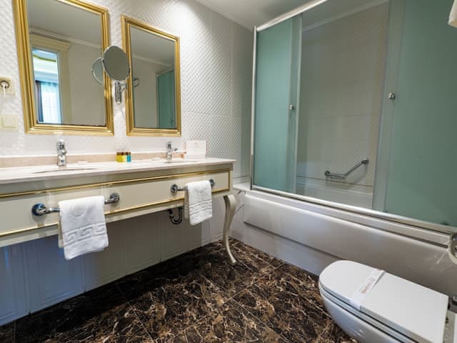 Deluxe Suite, Valley View