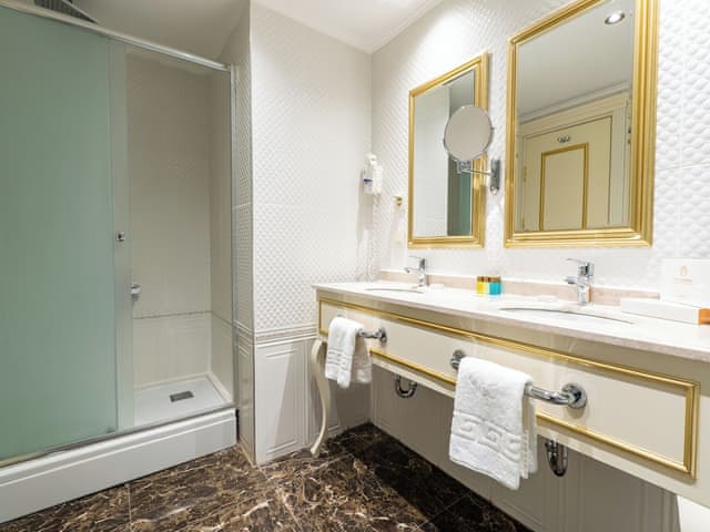 Deluxe Suite, Valley View