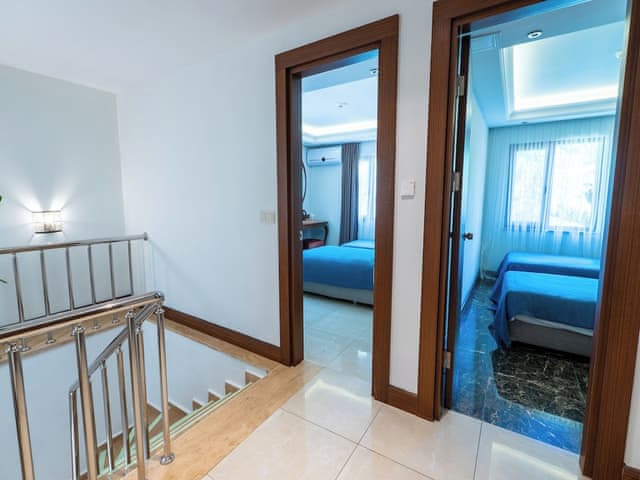 Family Villa, Valley View