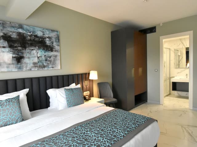 Family Suite, 1 King Bed, Non Smoking, City View