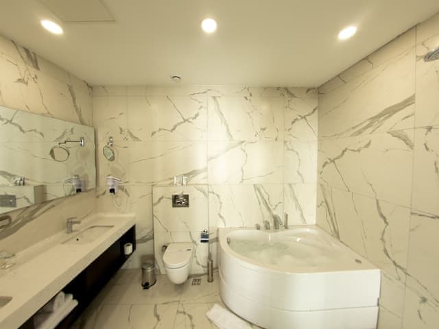 Executive Suite, 1 Bedroom, Non Smoking, City View