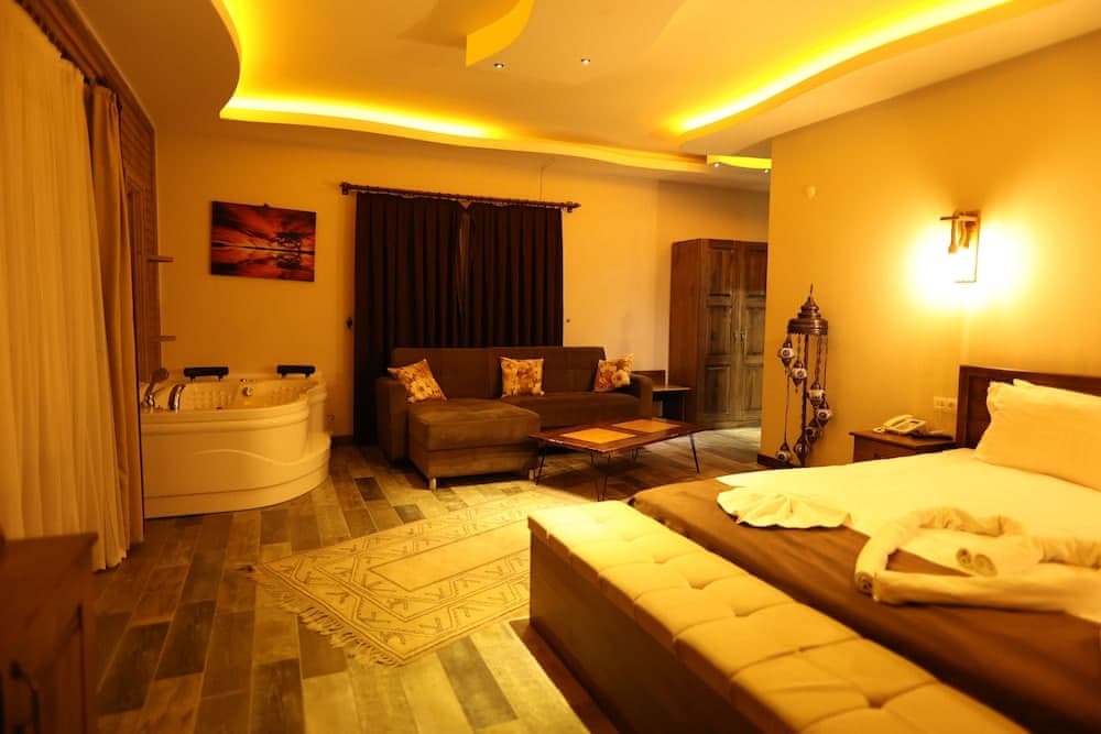 El Nazar Stone Suite