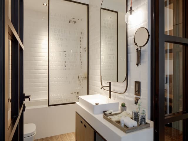 Room, Balcony (Popular)