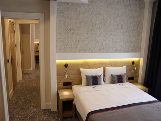 Family Room, Connecting Rooms