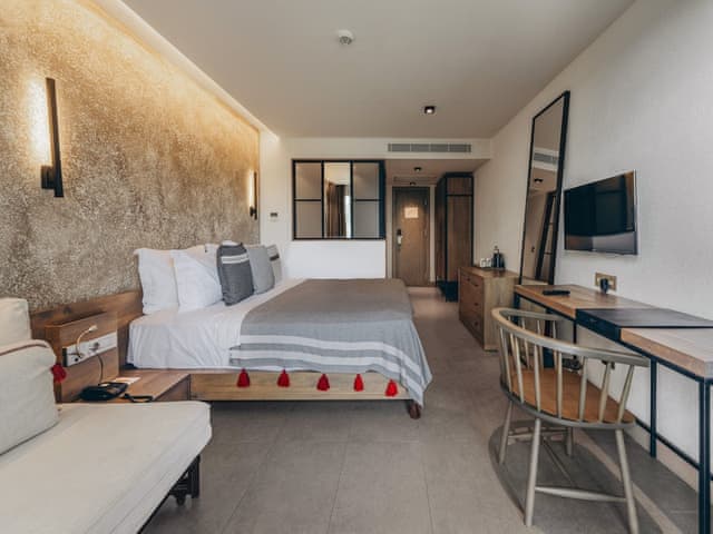 Comfort Room, Garden View