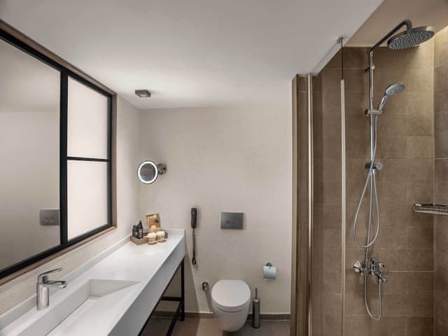 Comfort Room, Garden View