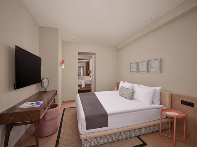 Superior Suite, Pool Access