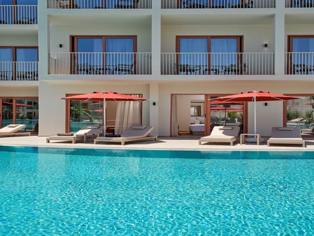 Superior Suite, Pool Access