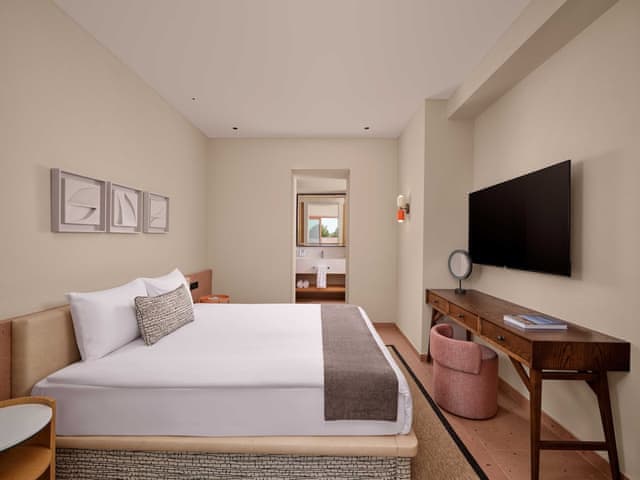 Suite, Balcony, Pool View