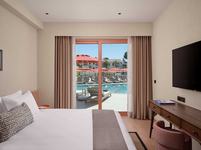 Superior Suite, Pool Access