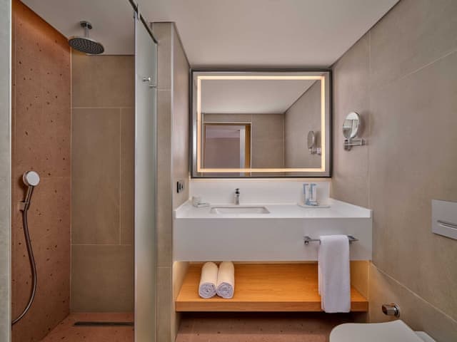 Premium Suite, Pool Access