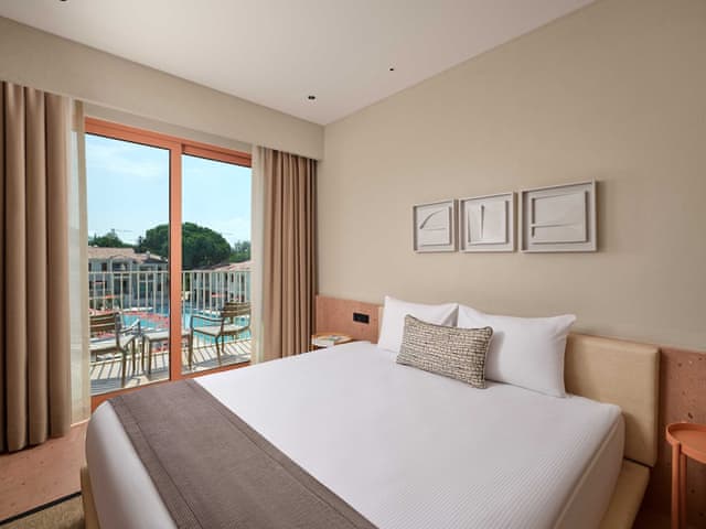 Suite, Balcony, Pool View