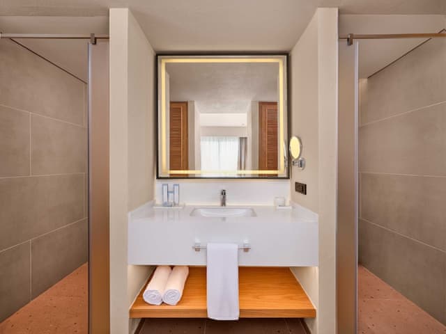 Suite, Balcony, Pool View