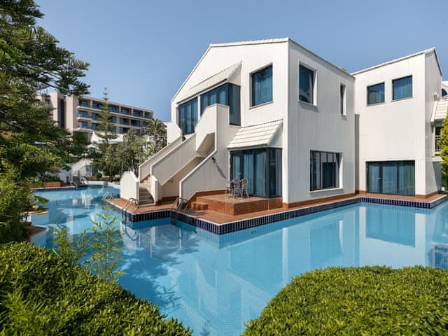 Lake Suite Pool Access