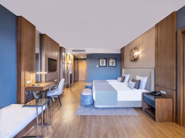 Senior Suite, Sea Side