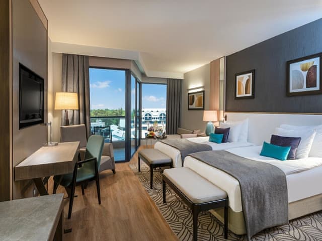 Deluxe Room Land View