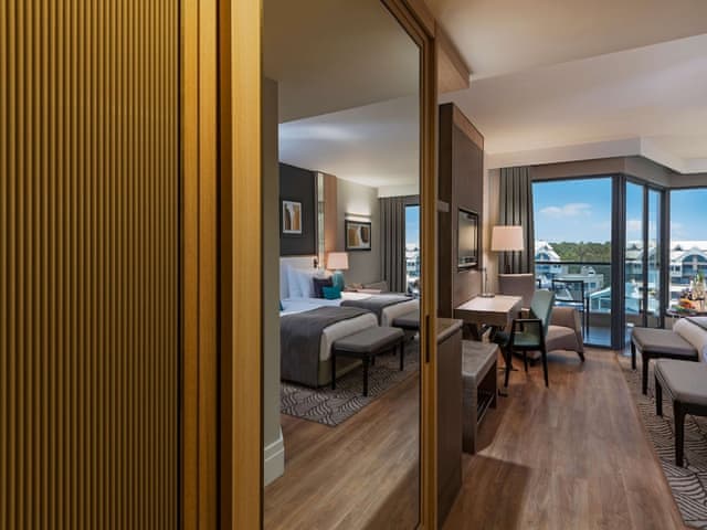 Deluxe Room Land View