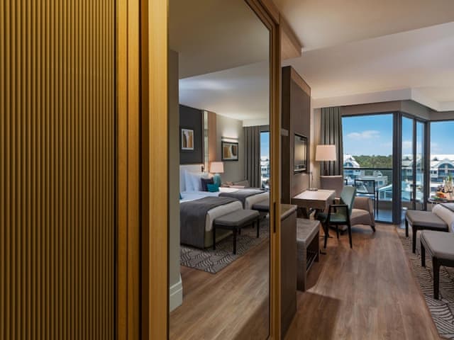 Deluxe Room Land View