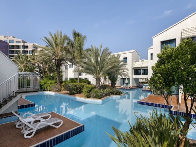 Lake Suite Pool Access