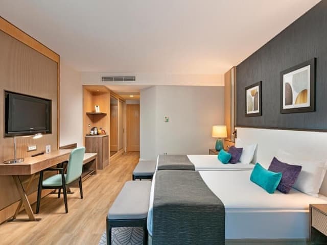 Deluxe Room with Side Sea View