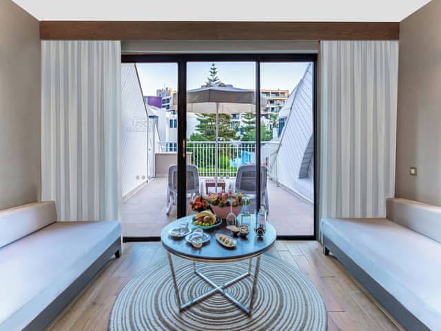 Deluxe Superior Pool Access