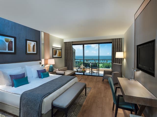 Deluxe Room with Side Sea View