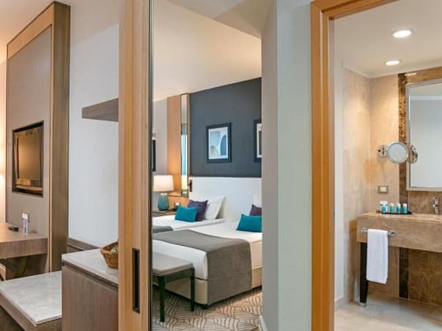 Deluxe Room with Side Sea View